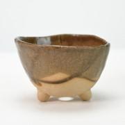 信楽焼 椀型三ツ足 手造り鉢 4号 淡茶 幅11cm×高さ7.5cm