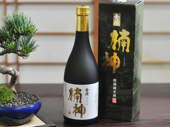 金陵 特別純米酒 楠神(くすかみ)　商品メイン 720ml 