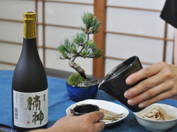 金陵 特別純米酒 楠神(くすかみ) 720ml　盆栽と一緒に　晩酌 